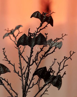 Декор на Хелловін Чорна гілка з кажанами та блискітками 008-103 фото